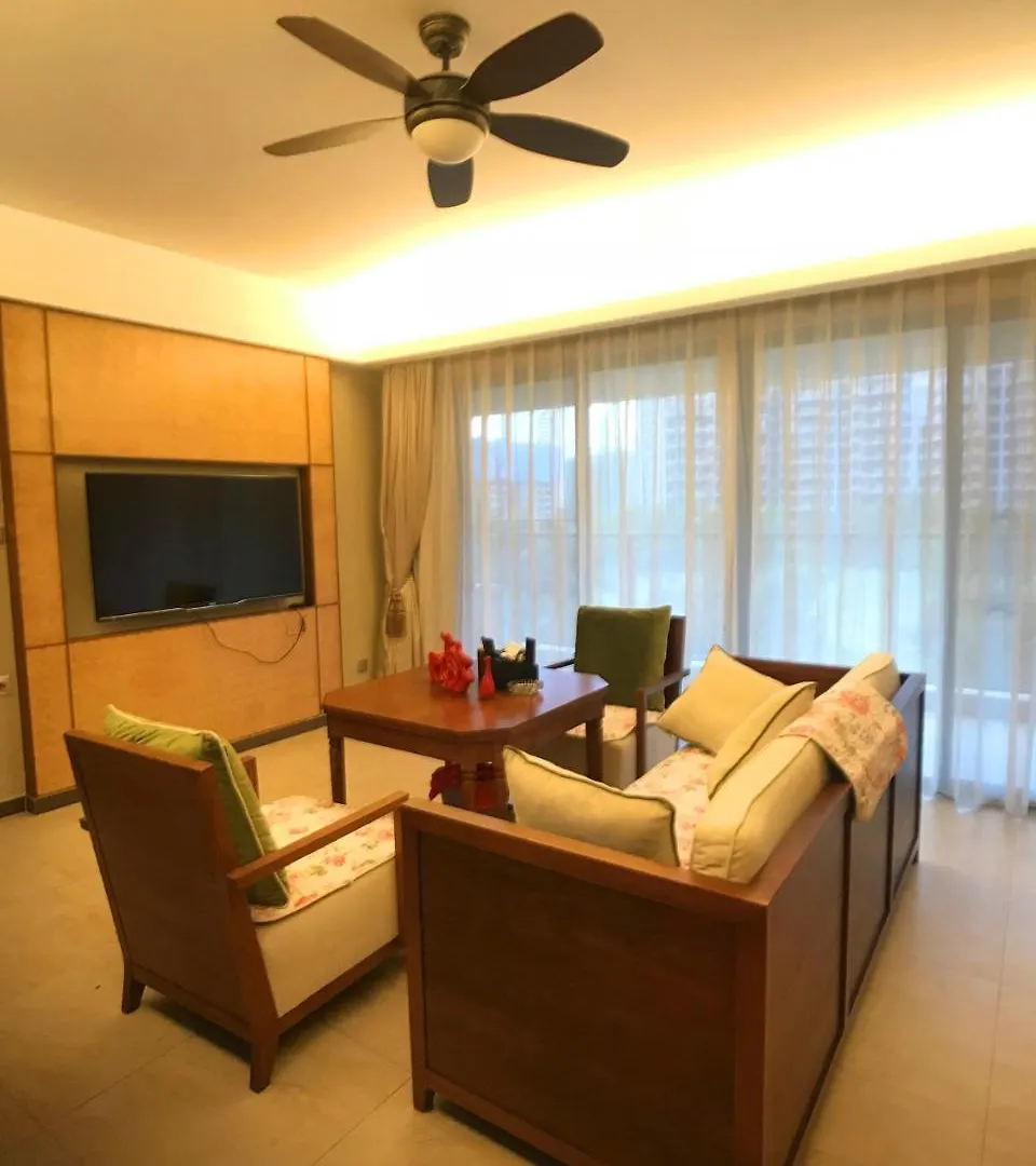 Sanya Linglong Lulushun Hotel 3*,