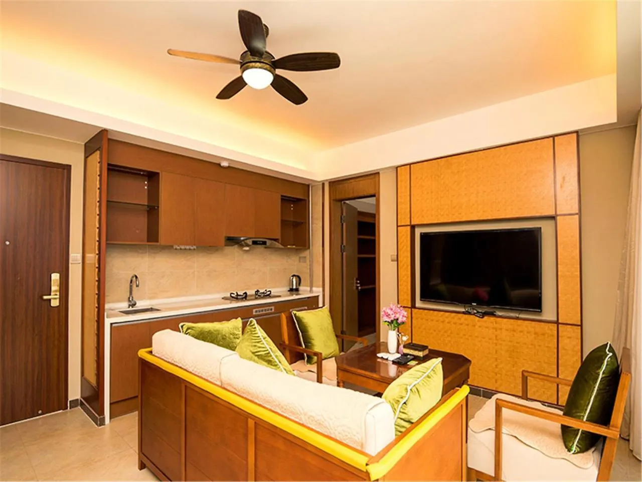 Sanya Linglong Lulushun Hotel