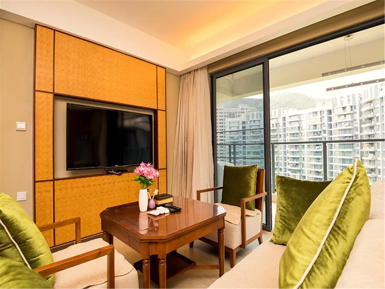 Sanya Linglong Lulushun Hotel 3*,