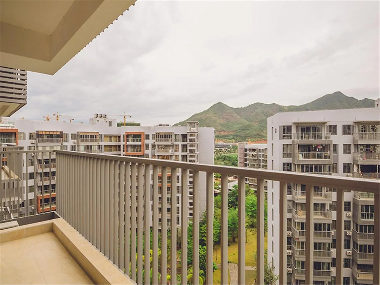 Sanya Linglong Lulushun Hotel