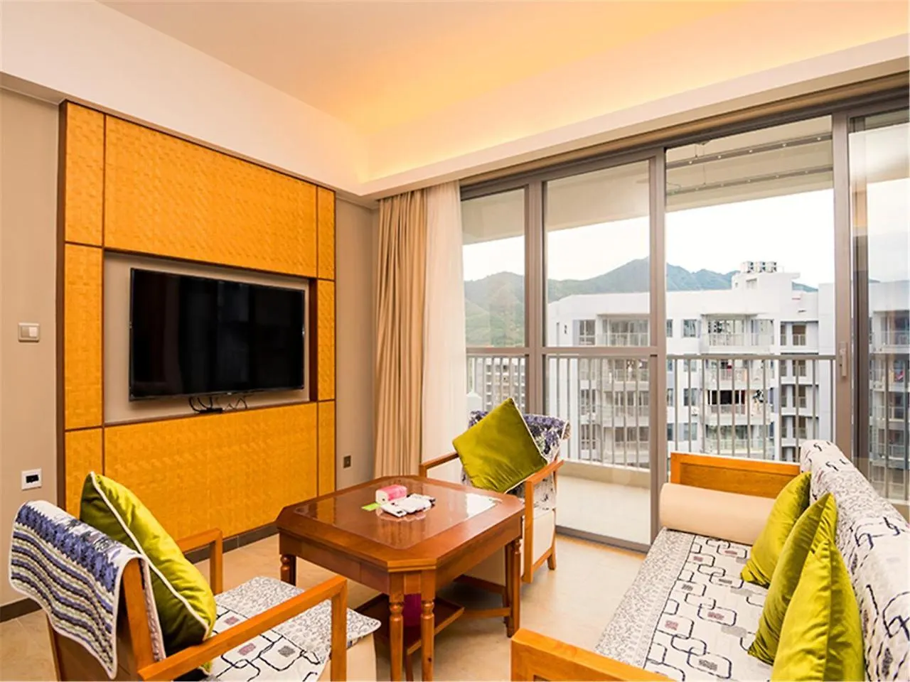 Sanya Linglong Lulushun Hotel