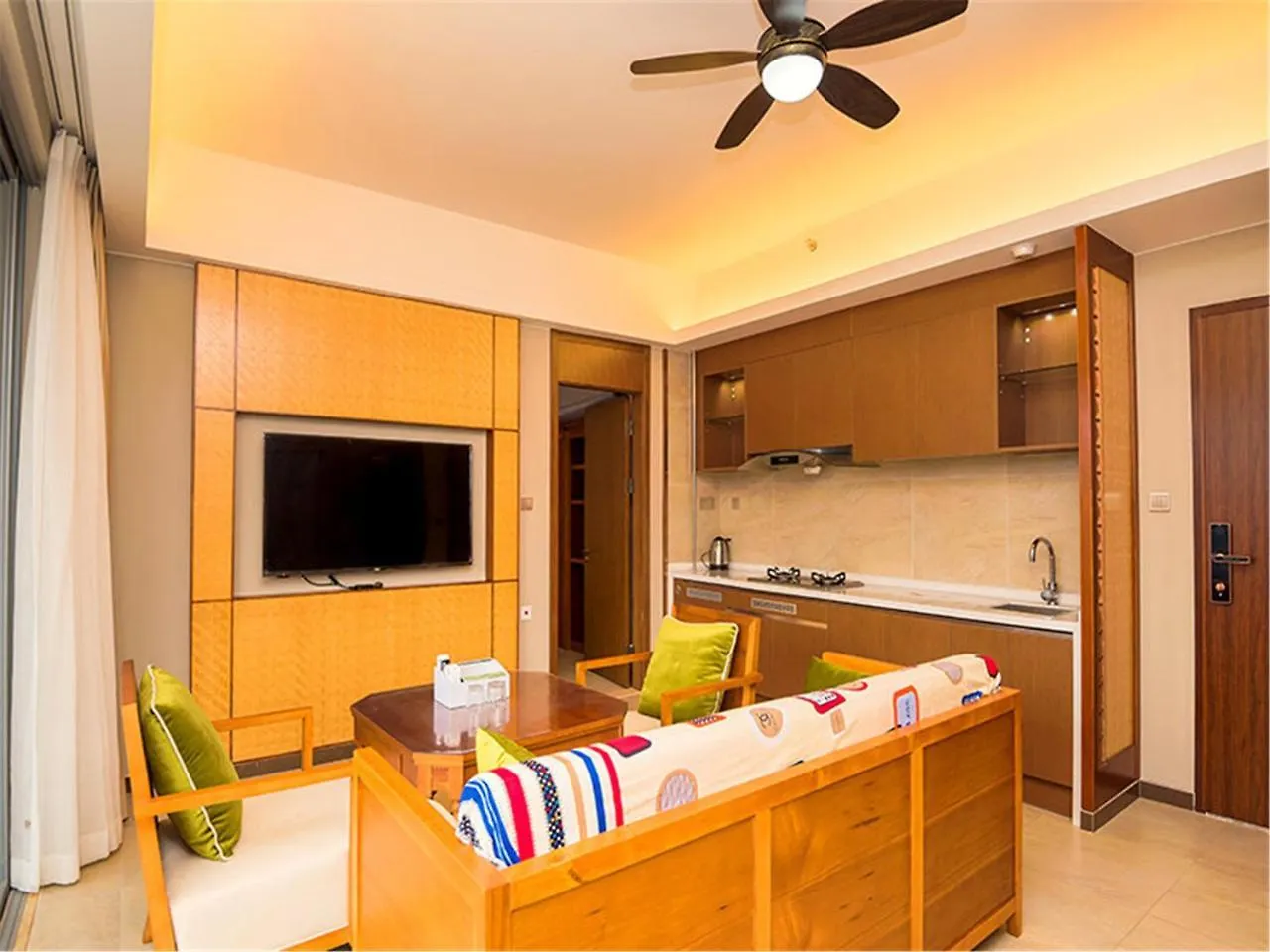 Sanya Linglong Lulushun Hotel