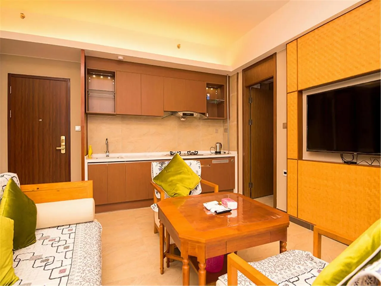 Sanya Linglong Lulushun Hotel 3*,  중국