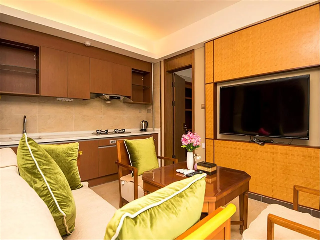 Sanya Linglong Lulushun Hotel Κίνα