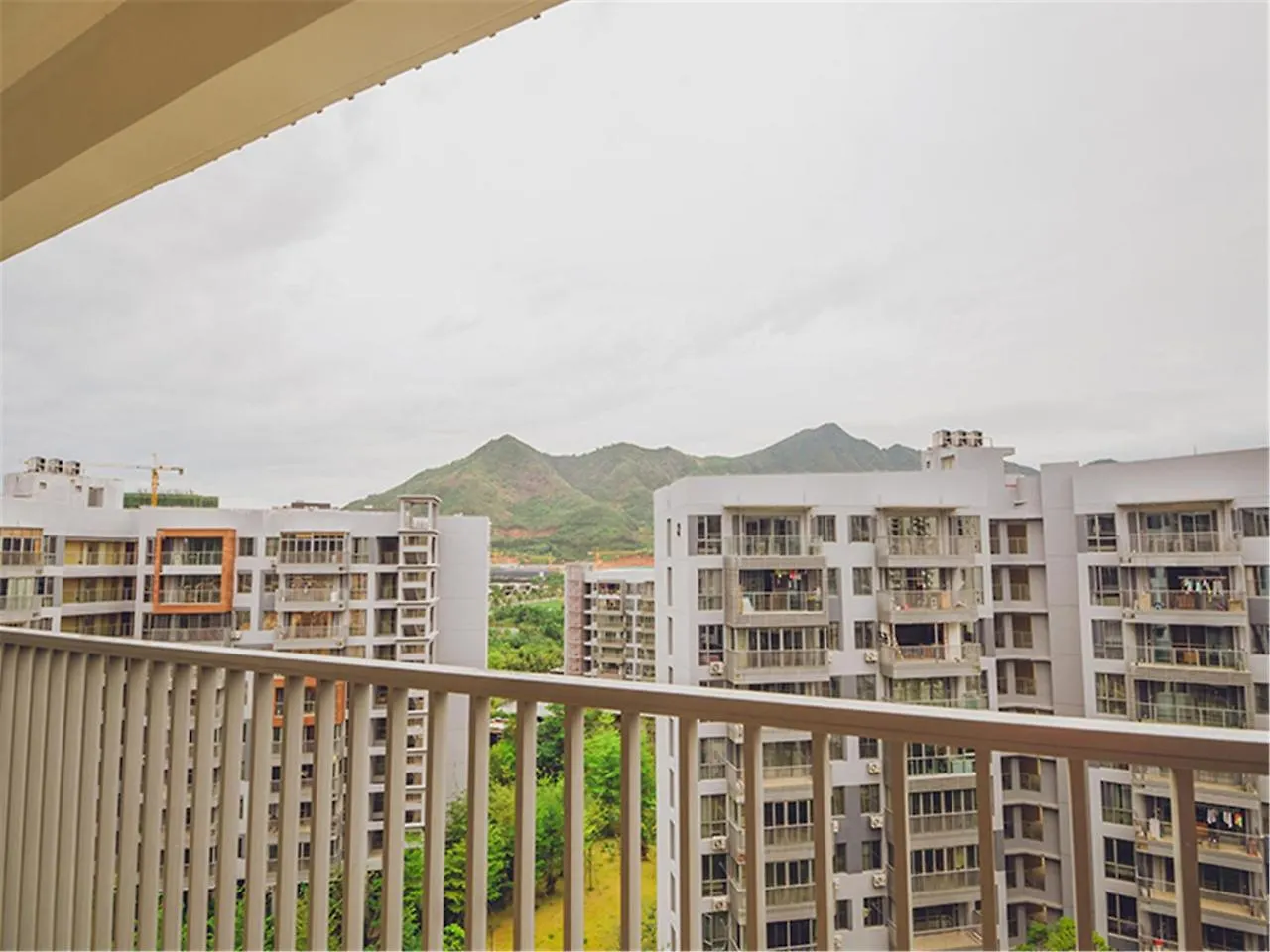 Sanya Linglong Lulushun Hotel 3*,