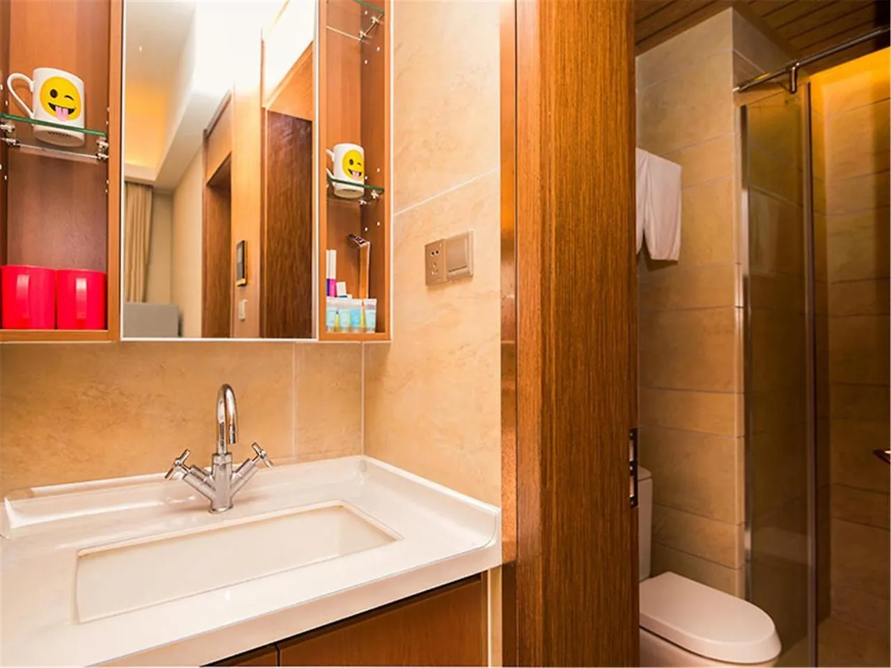 Sanya Linglong Lulushun Hotel Κίνα