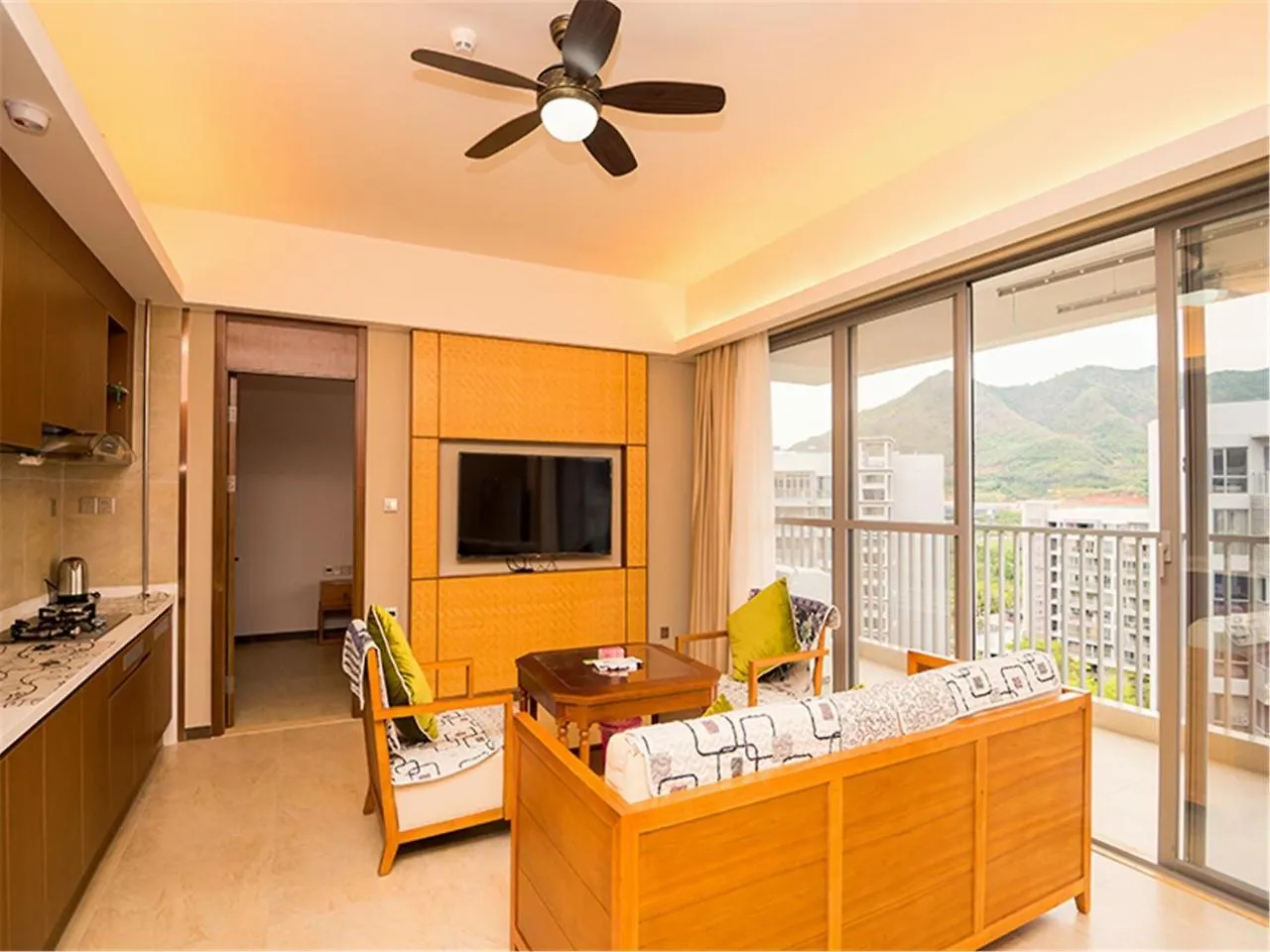Sanya Linglong Lulushun Hotel